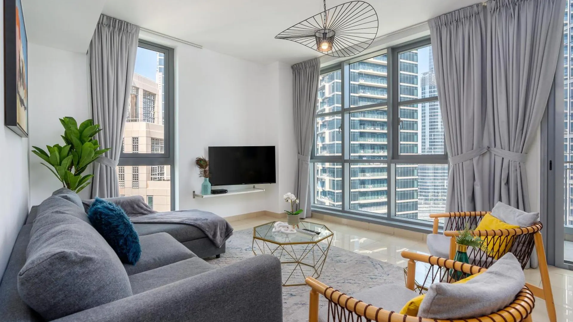 Apartment Burj Khalifa Views - 5 Min Walk From Dubai Mall - Upgraded - Designer Choice - 8 People - Dubai Opera