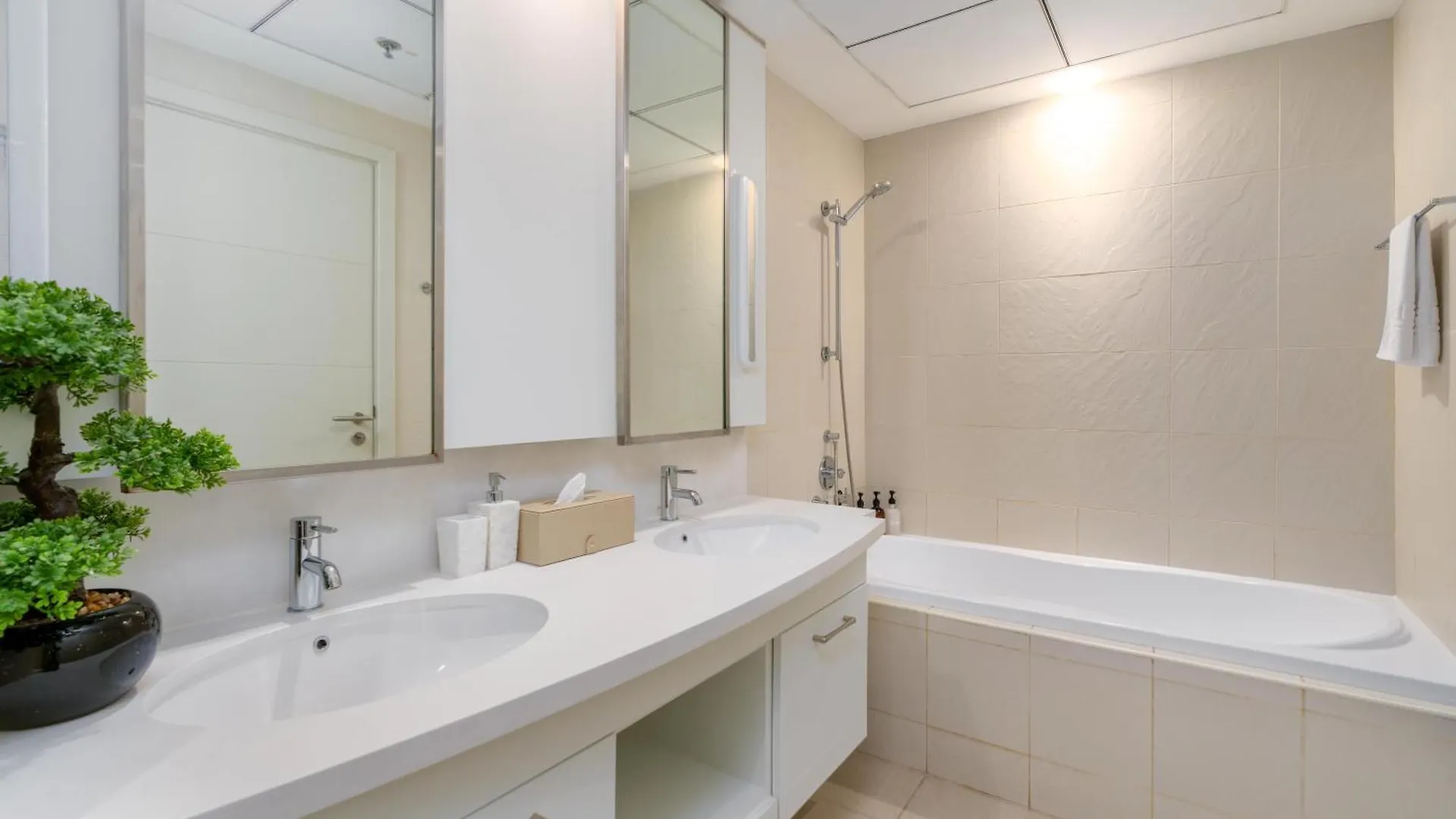 Burj Khalifa Views - 5 Min Walk From Dubai Mall - Upgraded - Designer Choice - 8 People - Dubai Opera United Arab Emirates